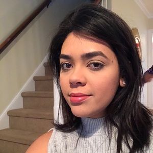 Meet your Posher, Priscila